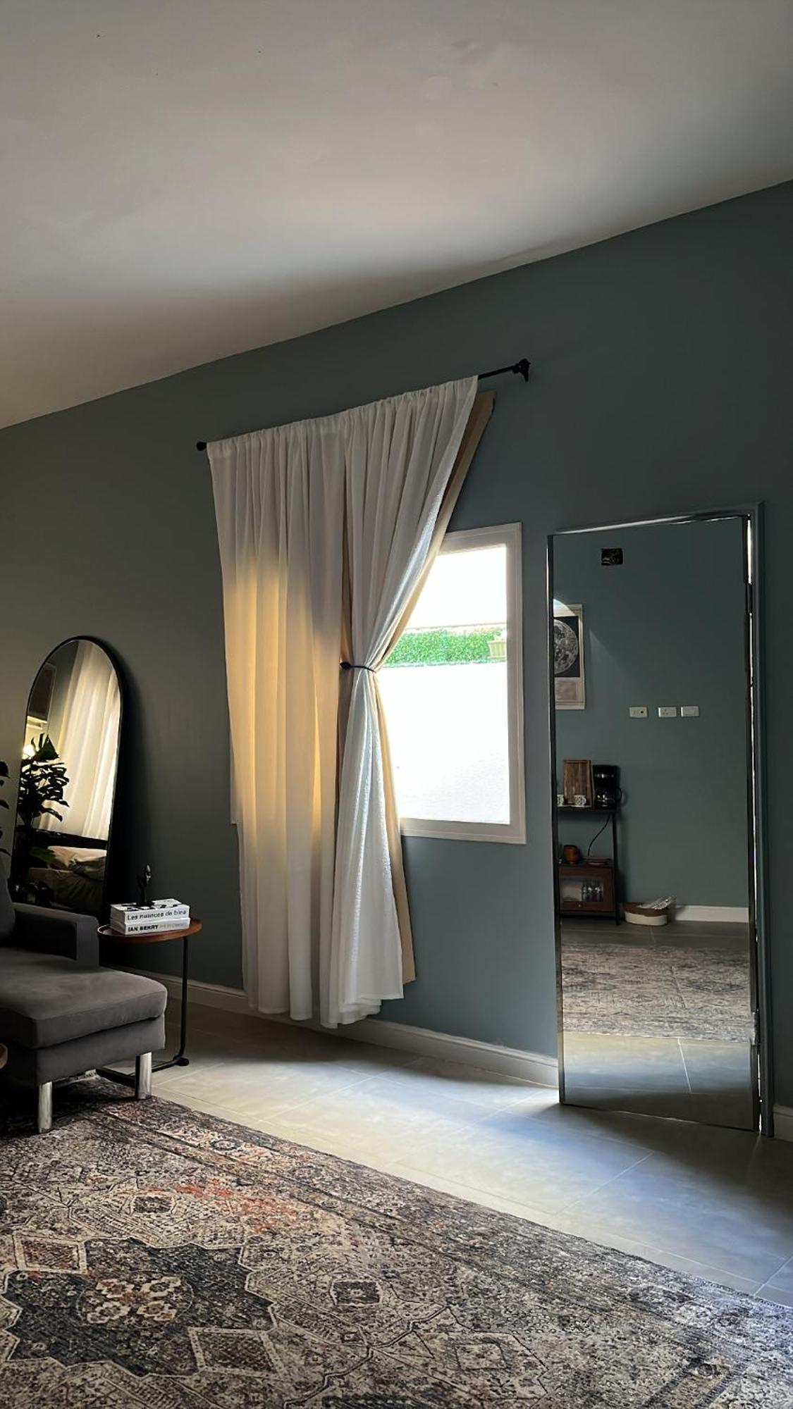 استديو فندقي ببلكونة لليلة مميزة Apartment *